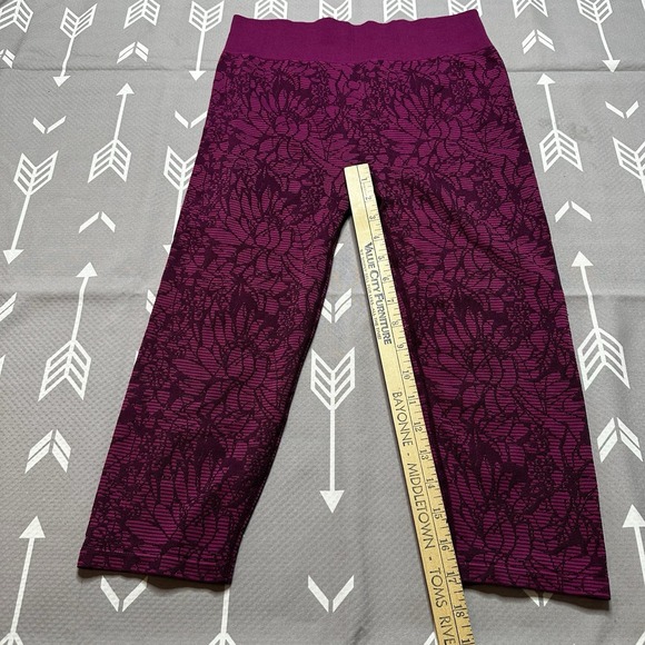 Fabletics Capri Leggings‎ Women's Sz S Pink Floral Compression Capri Yoga Active - Picture 7 of 8